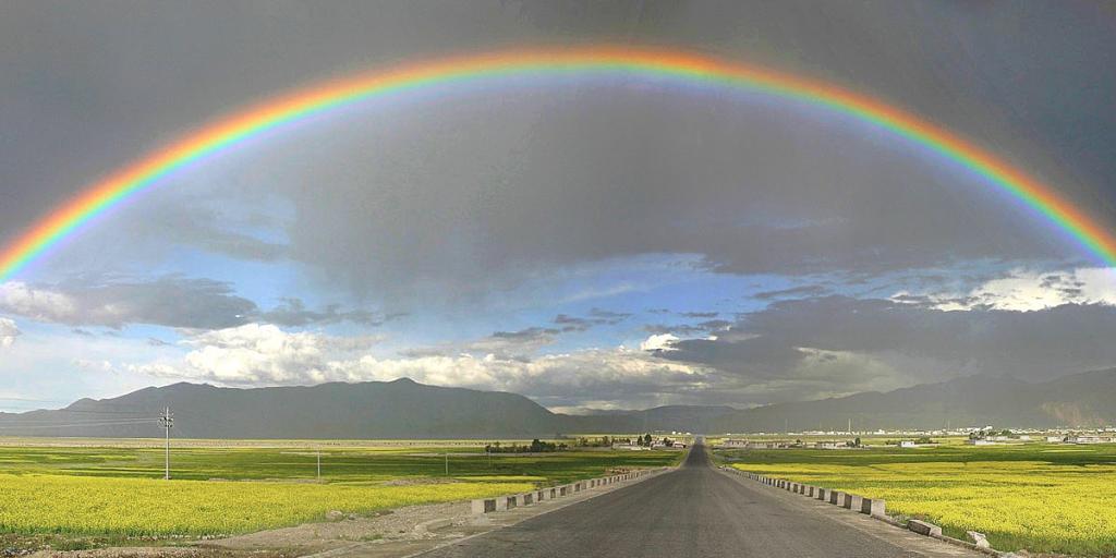 ovnis à moscou le 6 octobre 2018 Arc-en-ciel